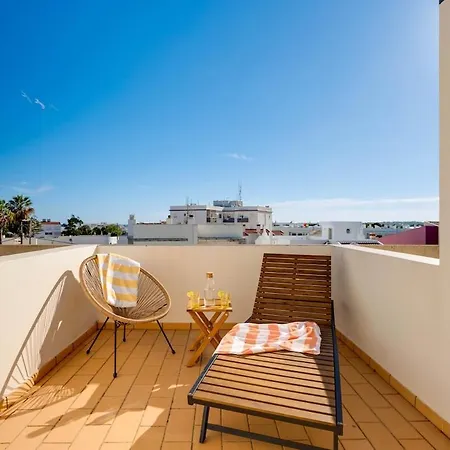 Oasis With Pool & Balconies Near Town & Lejlighed Alvor