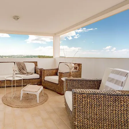 Oasis With Pool & Balconies Near Town & Lejlighed