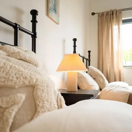 Lejlighed Oasis With Pool & Balconies Near Town &